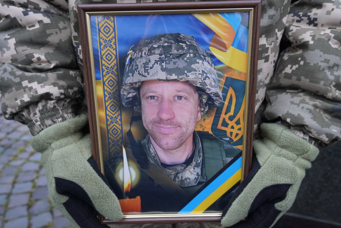 В Ужгороді попрощалися із 40-річним командиром мінометного взводу Володимиром Бирою