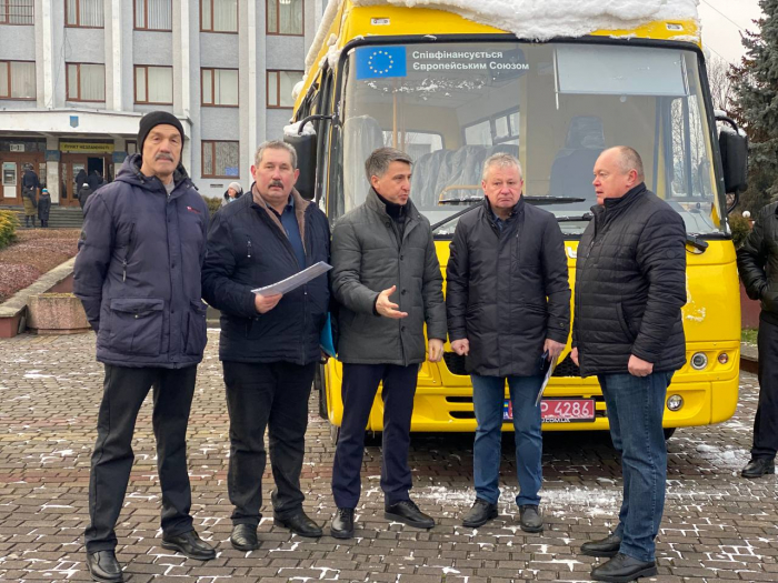 Тарасівський опорний заклад освіти Нересницької тергромади отримав новий шкільний автобус