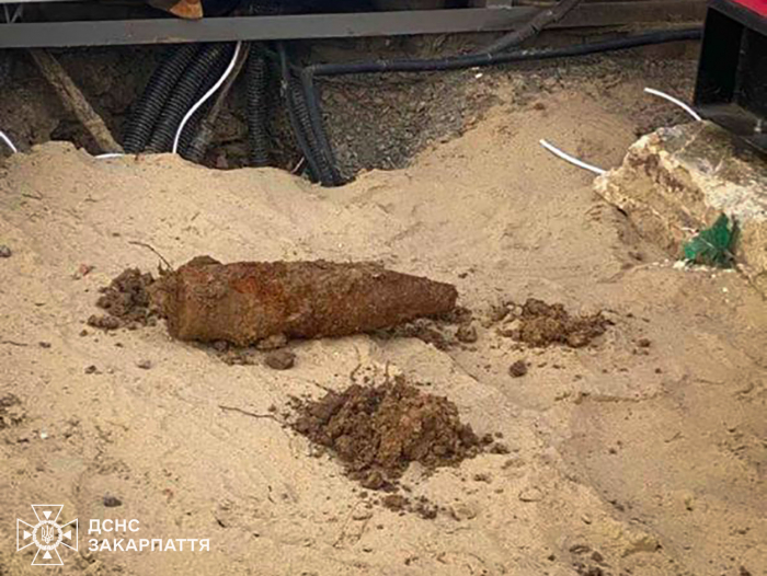 На Ужгородщині піротехніки знешкодили артилерійський снаряд часів Другої світової війни
