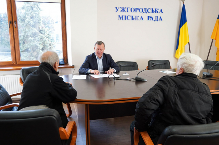 Надання матеріальної допомоги та забезпечення житлом – серед питань, із якими ужгородці звернулися на прийомі до міського голови Богдана Андріїва