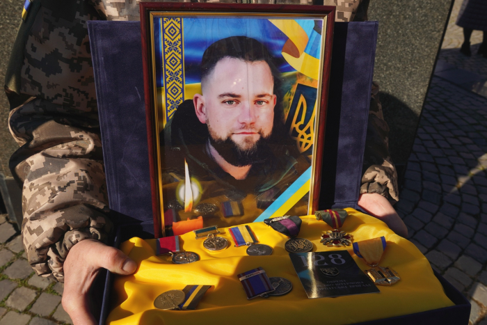 В Ужгороді попрощалися із 35-річним захисником України Олександром Тарнаєм («Тереном»)