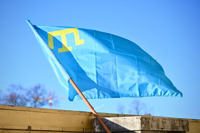 На будівлі Закарпатської ОВА підняли прапор корінного народу Криму