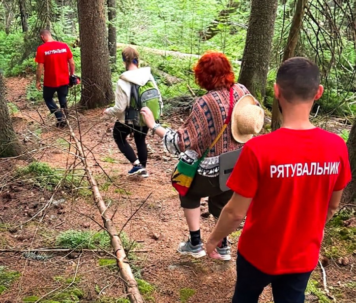 Гірські рятувальники надали допомогу двом заблукалим одеситкам