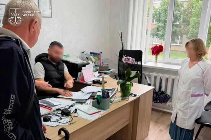 На Закарпатті голову ЛКК підозрюють в отриманні 1000 доларів США за фіктивний висновок про потребу в догляді