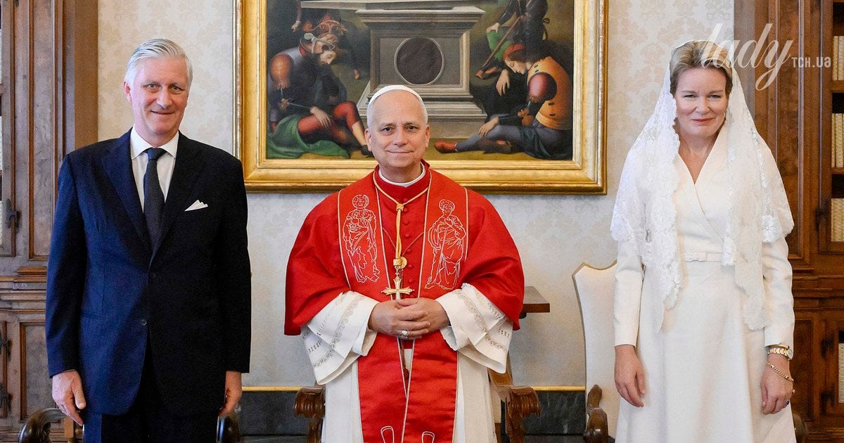 Їй можна в білому вбранні: красива королева Матильда з чоловіком-королем приїхала на зустріч до Папи Римського (фото)