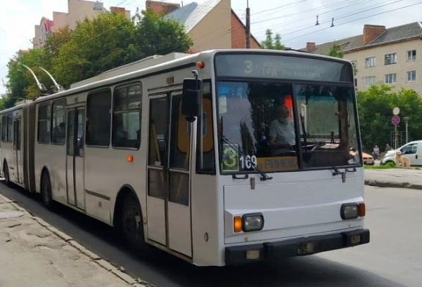 У Тернополі шукають водія тролейбуса: пропонують 20000 грн зарплати