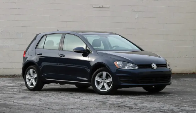 Volkswagen Golf возглавил рейтинг популярности подержанных легковых автомобилей апреля