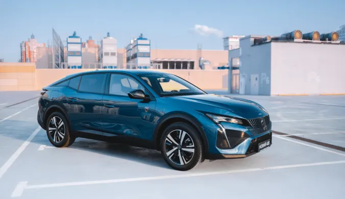 «Чорна п’ятниця» від Peugeot: подвійна вигода на стильний 2008 Hybrid та інноваційний 408