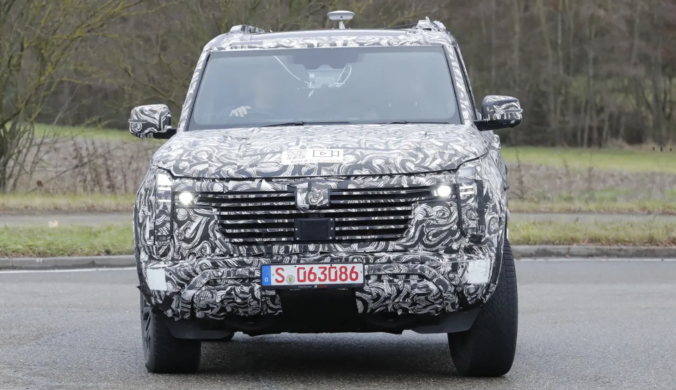 Mitsubishi тестує нового конкурента Toyota Land Cruiser (фото)