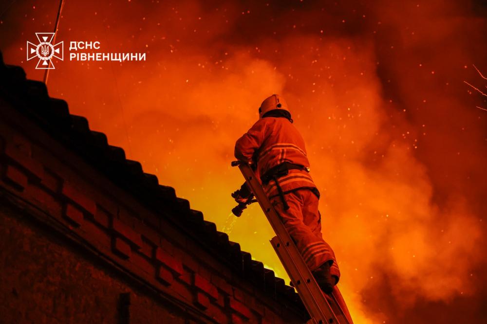 У Клевані згорів дах приватного будинку (ВІДЕО)