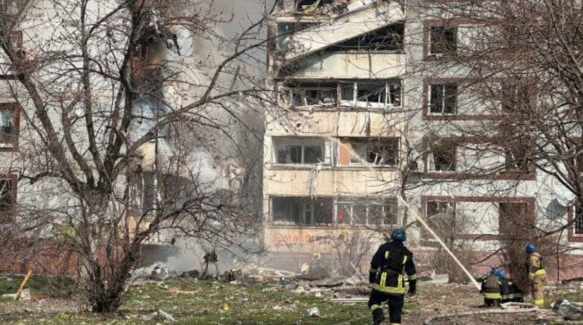 Обстрел многоэтажки в Запорожье: количество погибших выросло