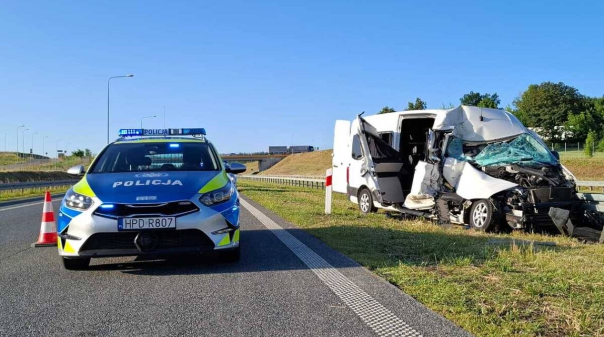 Под Варшавой столкнулись два автомобиля с украинцами, есть пострадавшие