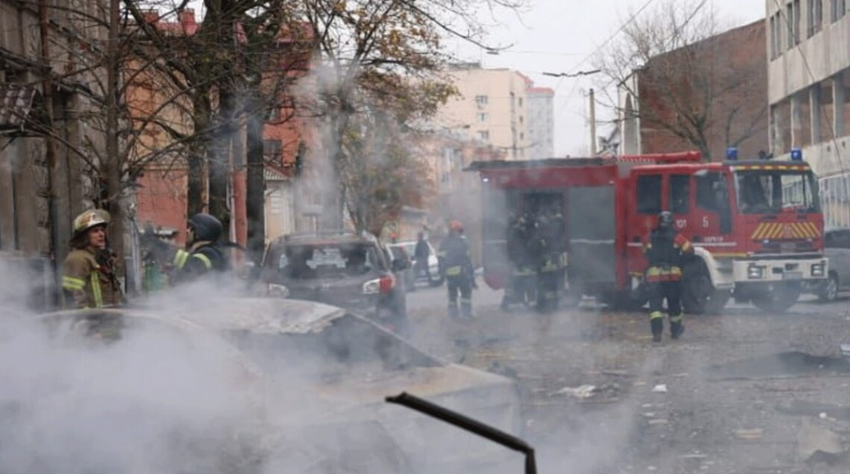 Россия ударила УАБами по автобазе и предприятию в Харькове, есть пострадавшие (обновлено)