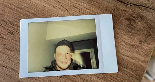 В Минцифры установили личность россиянина, оставившего свое фото в ограбленной квартире в Ирпене