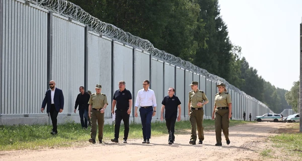 Польша завершила строительство 5-метровой стены на границе с Беларусью