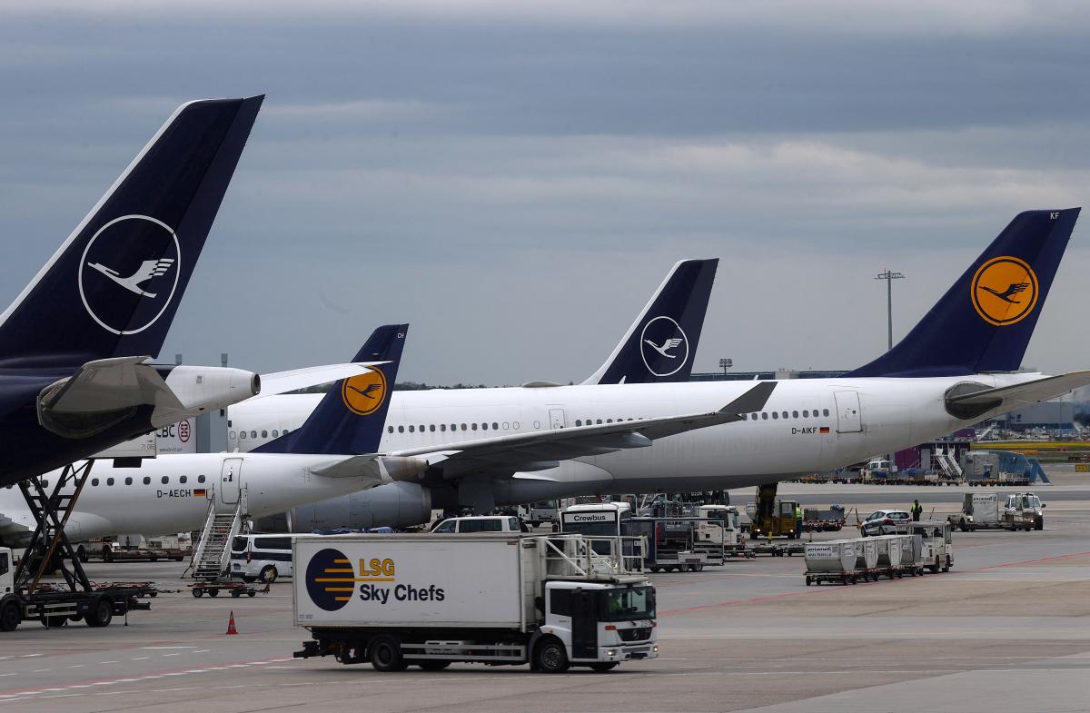 Немецкая авиакомпания Lufthansa экстренно изменила график рейсов в Киев из-за угрозы нападения РФ