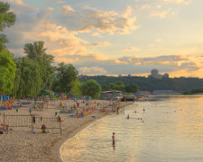 Сезон купаний переносится в бассейны и ванные комнаты: пляжи Киева будут отдыхать без вас