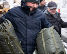 В Киеве раздают "Пакеты тепла"