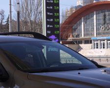 Экономия или дыра в бюджете: кому действительно выгодны скидки на топливо