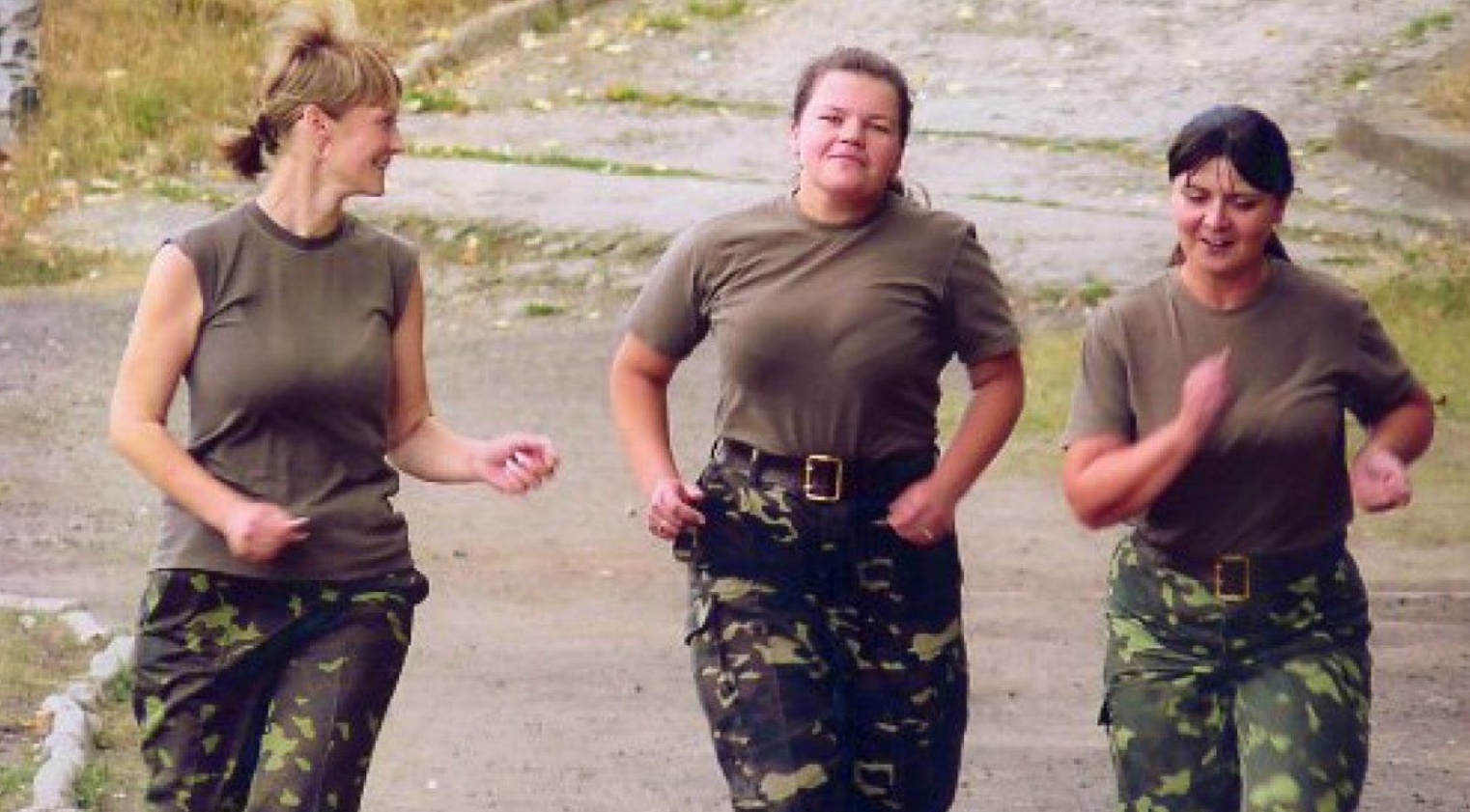 Движение жен мобилизованных. Женщины Украины. Украинки военные. Женщины военные Украина. Женщины военные Украины пленные.