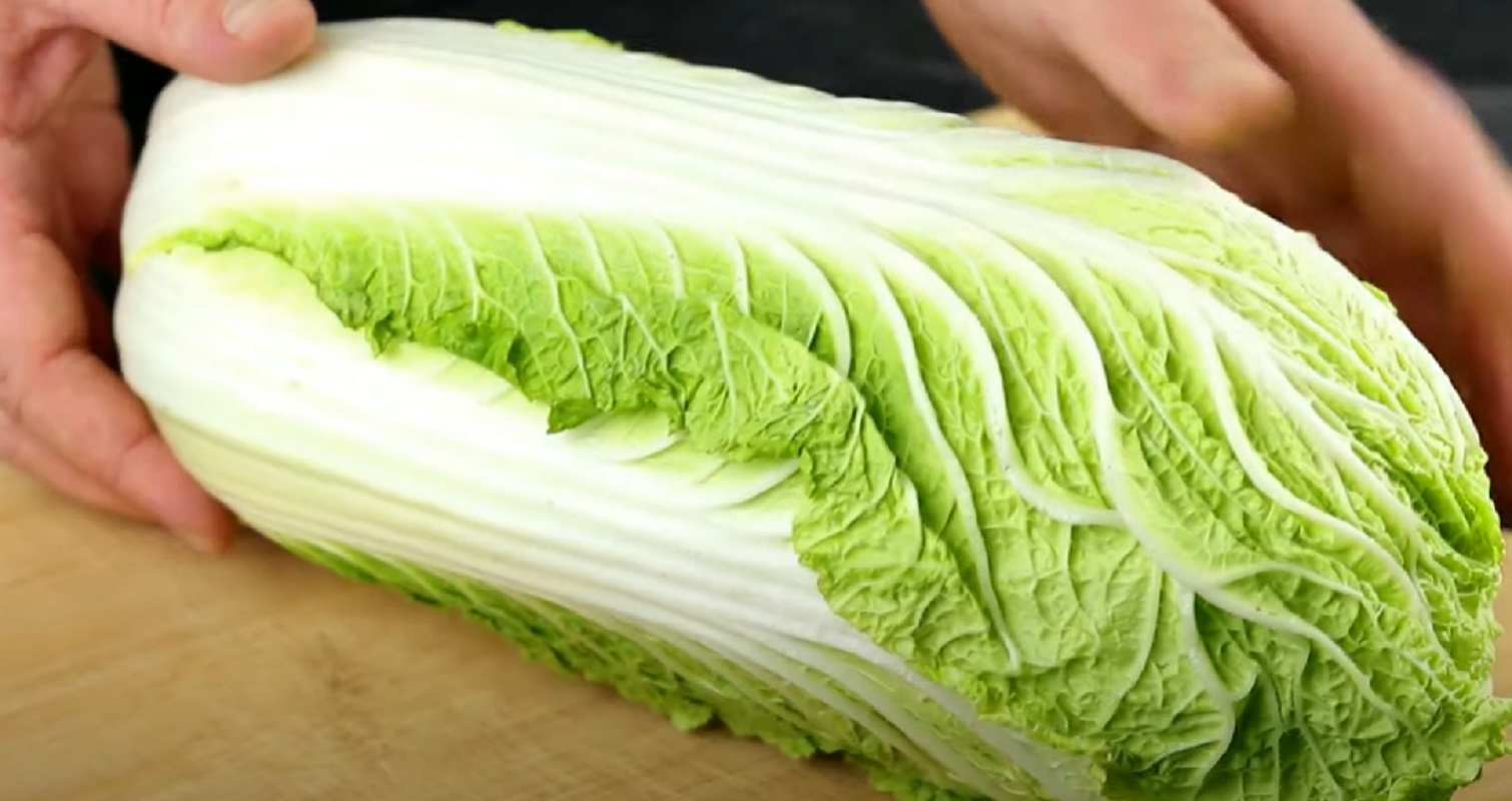 Как приготовить вкусный салат с пекинской капустой на ужин: этот рецепт понравится