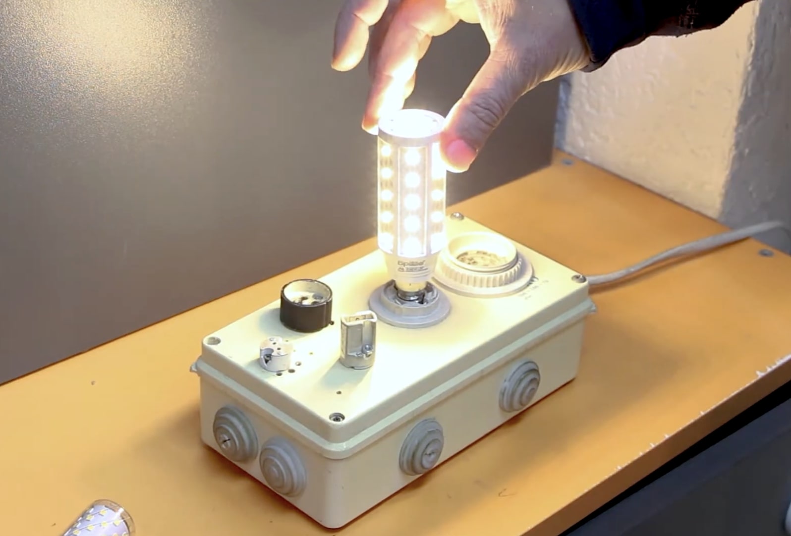 График отключения света в Харьковской области на 12 ноября: жителям придется побыть 9 часов без электричества