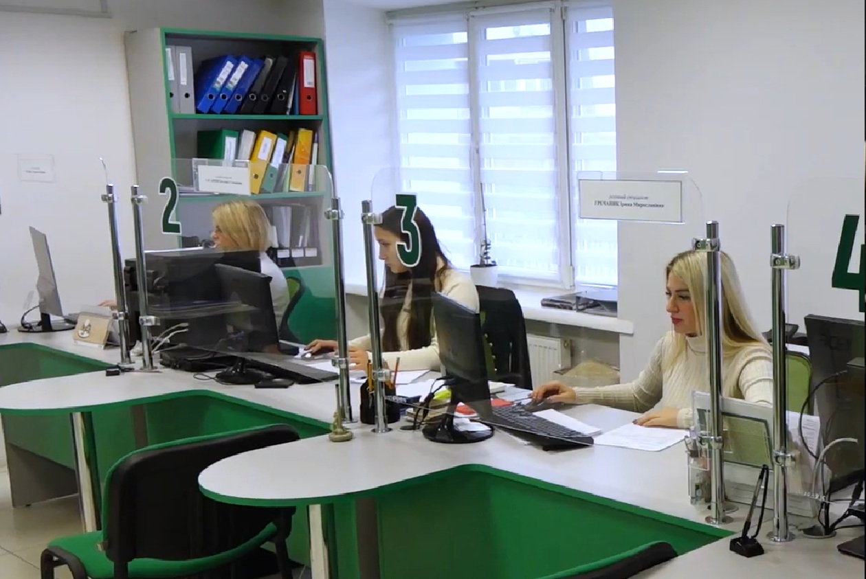 Робота для пенсіонерів у Дніпрі: українці можуть заробити від 25 тисяч, названо вакансії