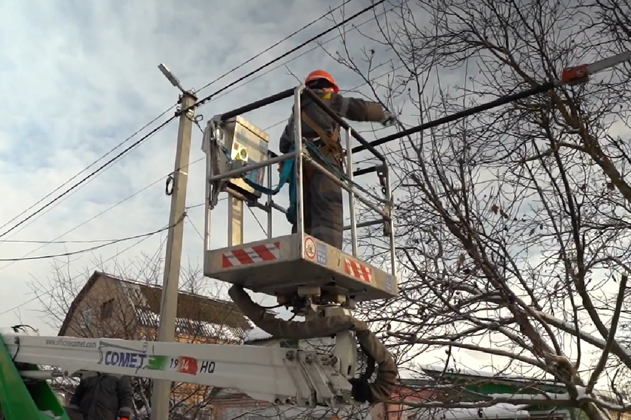 Графіки відключення світла у Полтавській області на 6 лютого: кому потрібно бути готовими до довготривалих вимкнень