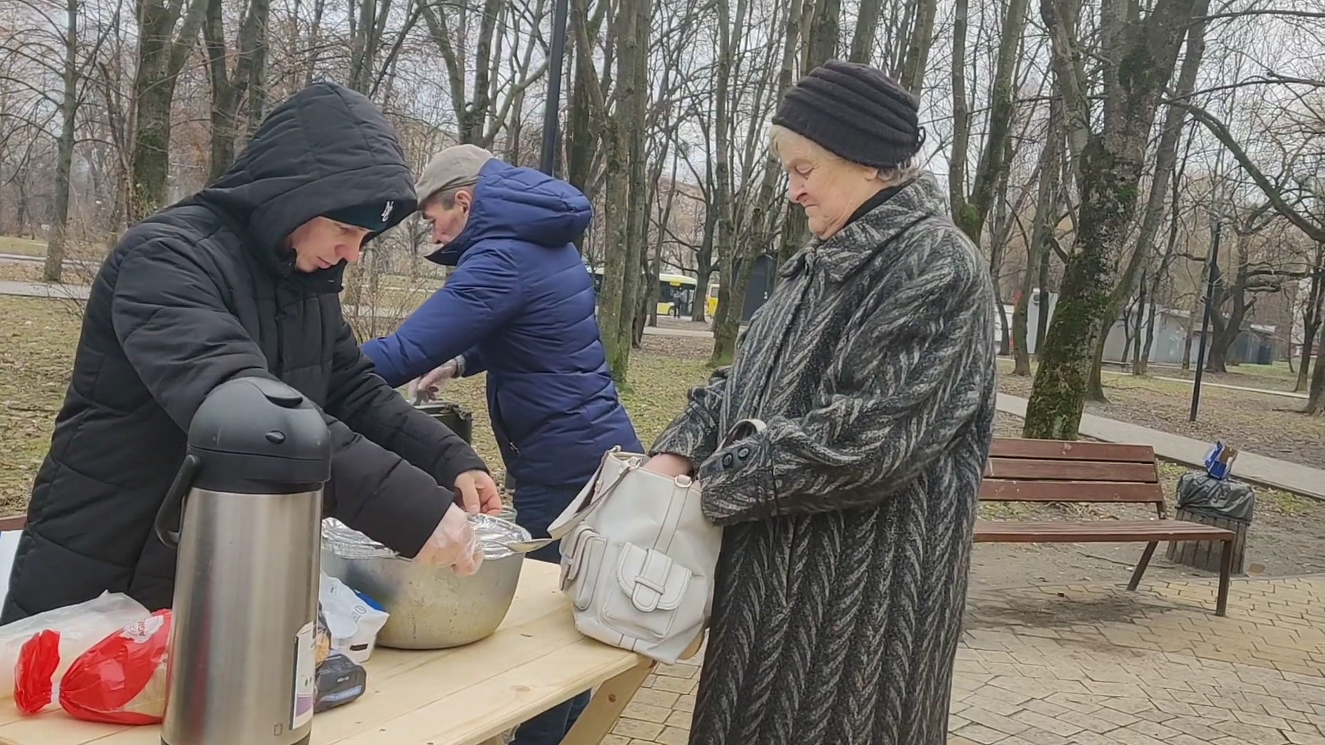 Безкоштовні продукти для ВПО та пенсіонерів в Києві: де і коли можна отримати допомогу