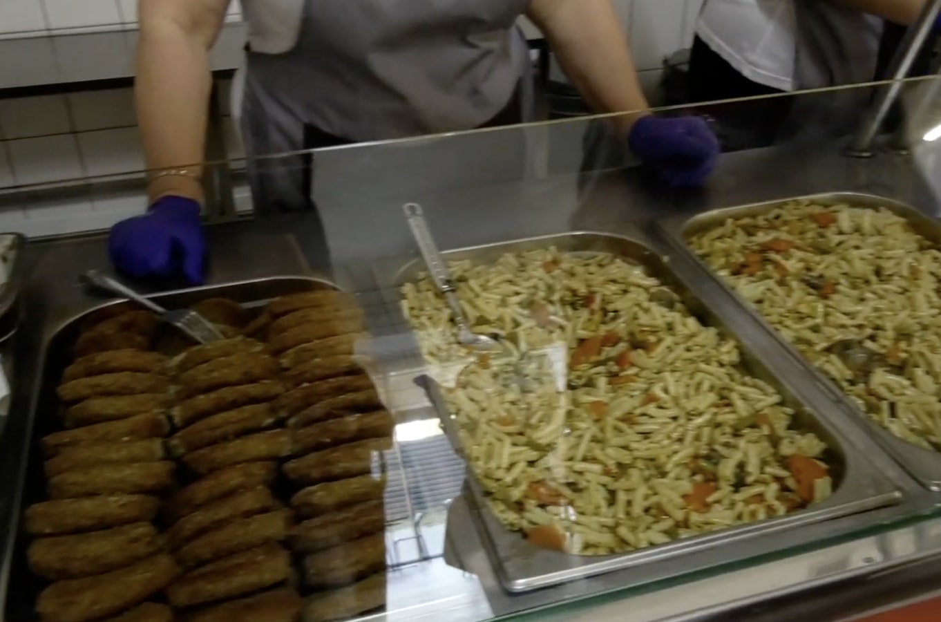 Безкоштовні продукти для ВПО та пенсіонерів у Дніпрі: хто може отримати продовольчі набори