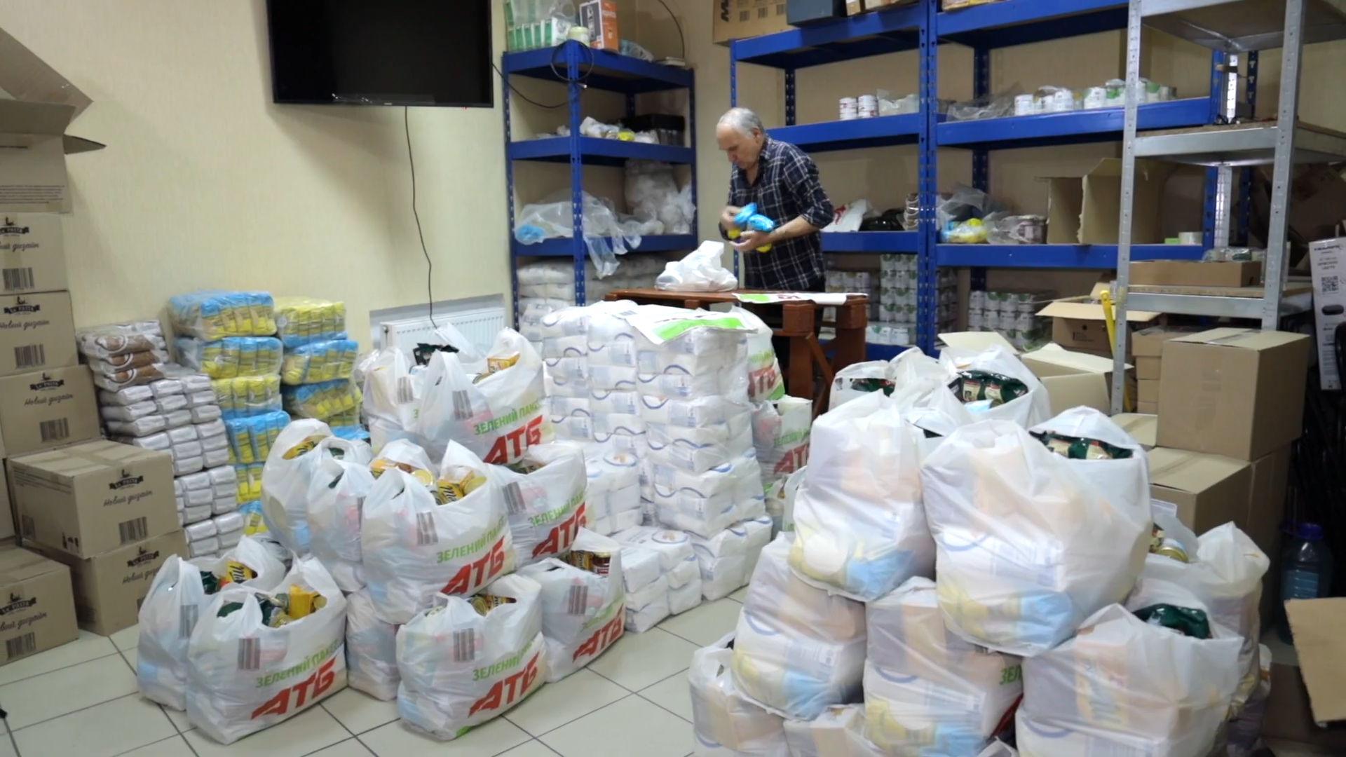 Безкоштовні продукти для ВПО та пенсіонерів у Полтаві: де шукати видачу допомоги