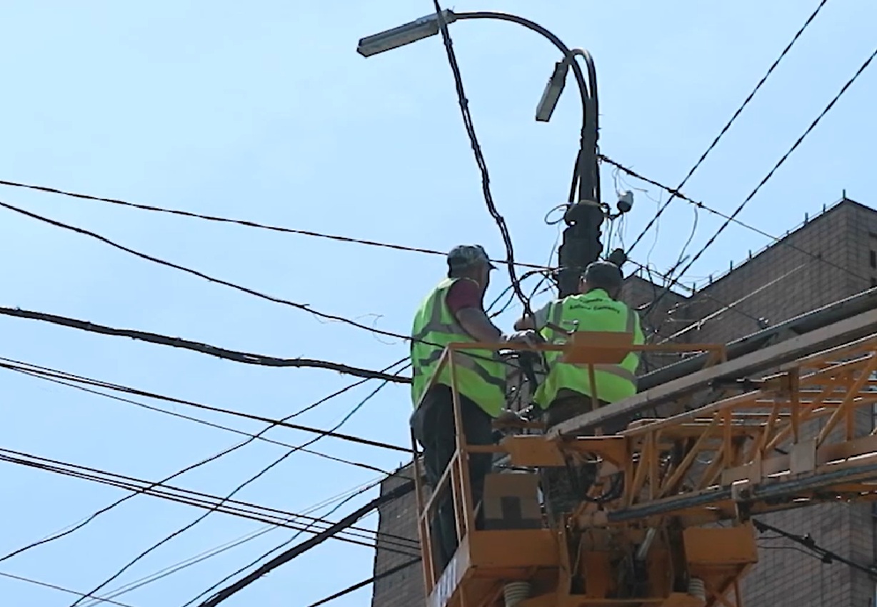 Графіки відключення світла у Чернігові на тиждень з 20 по 26 квітня: які будинки будуть знеструмлені на багато годин поспіль