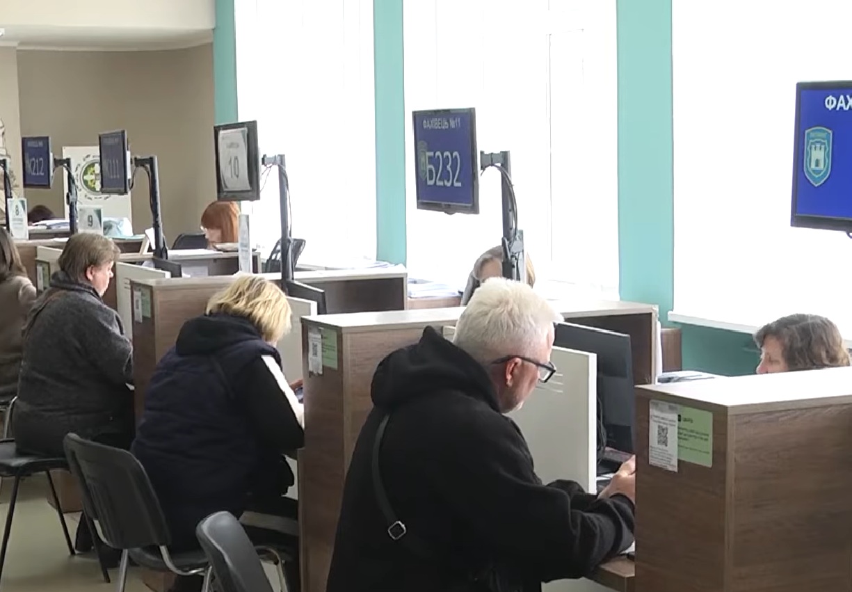 Доплати для пенсіонерів у Харківській області: кому нарахують майже 1300 гривень