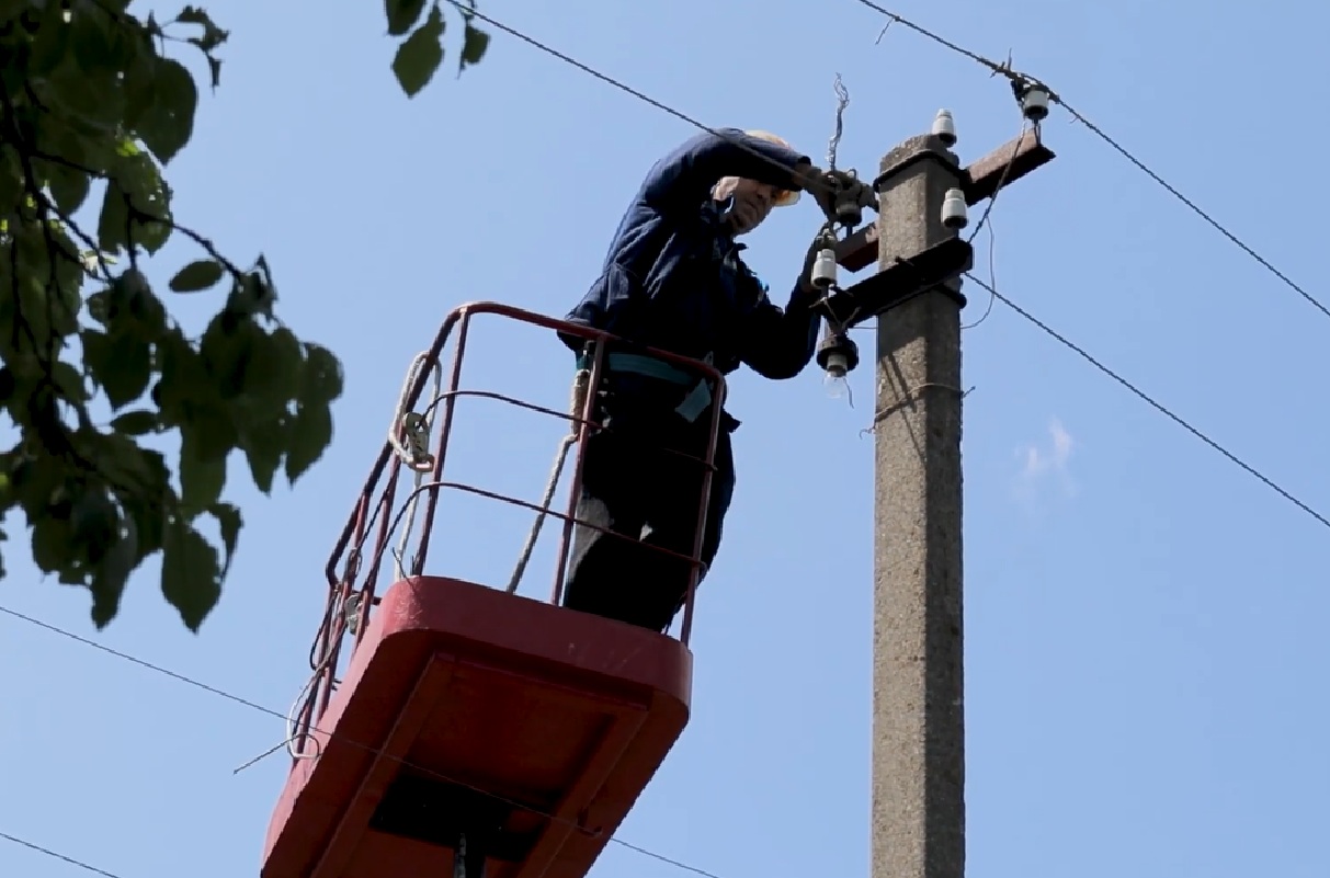 Варто зарядити телефони та павербанки: в Київській області введено тривалі графіки відключення світла на 20 серпня