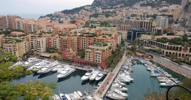 Рай для миллиардеров: эксперт рассказал, можно ли бюджетно отдохнуть в Монако