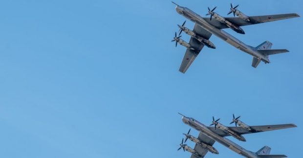 РФ подняла в воздух стратегические бомбардировщики Ту-95: осуществлены пуски ракет