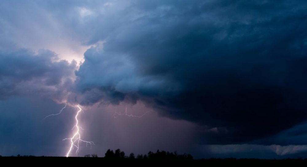На Львовщину идет непогода: синоптики предупреждают о граде, шквалах и грозах