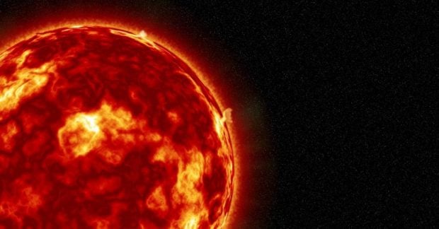 Еще одна мощная вспышка произошла на Солнце: грозит ли магнитная буря Земле (график)