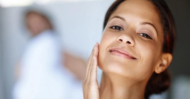 Что пить для здоровой и молодой кожи: дерматолог назвала два главных витамина