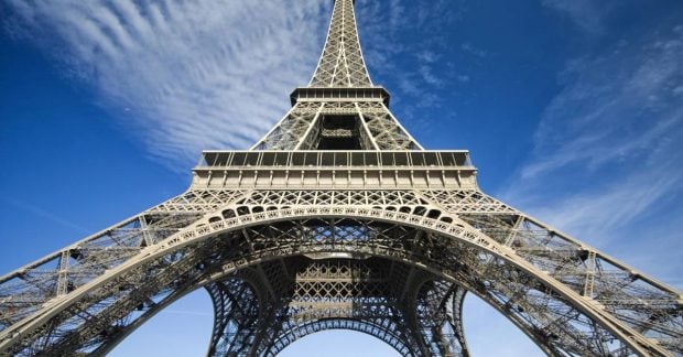 Туристы смогут по-новому увидеть Эйфелеву башню благодаря подвесному мосту