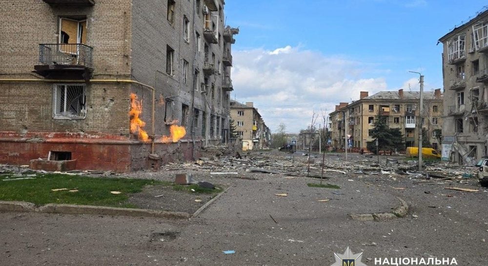 Россияне ударили бомбами по центру Краматорска: по меньшей мере 10 раненых (фото)