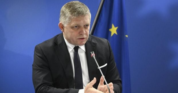 Фицо подтвердил визит в Москву, но на параде не появится