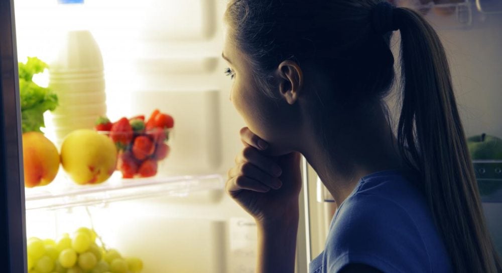 Какие продукты не стоит хранить на дверце холодильника: диетологи назвали 5 основных