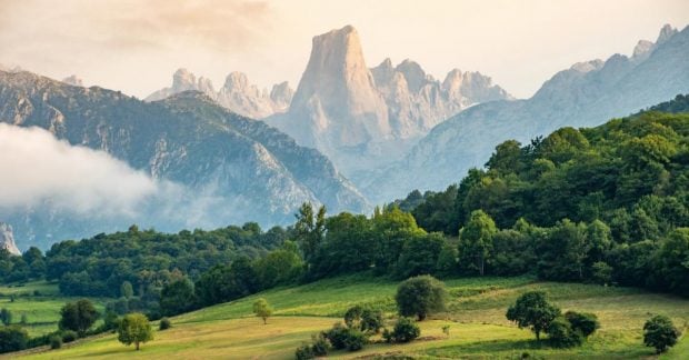 Ошеломляющий горный хребет в Испании признали самым красивым местом в мире в 2026 году