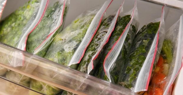 Как правильно заморозить зелень на зиму, чтобы она сохранила свой аромат и форму