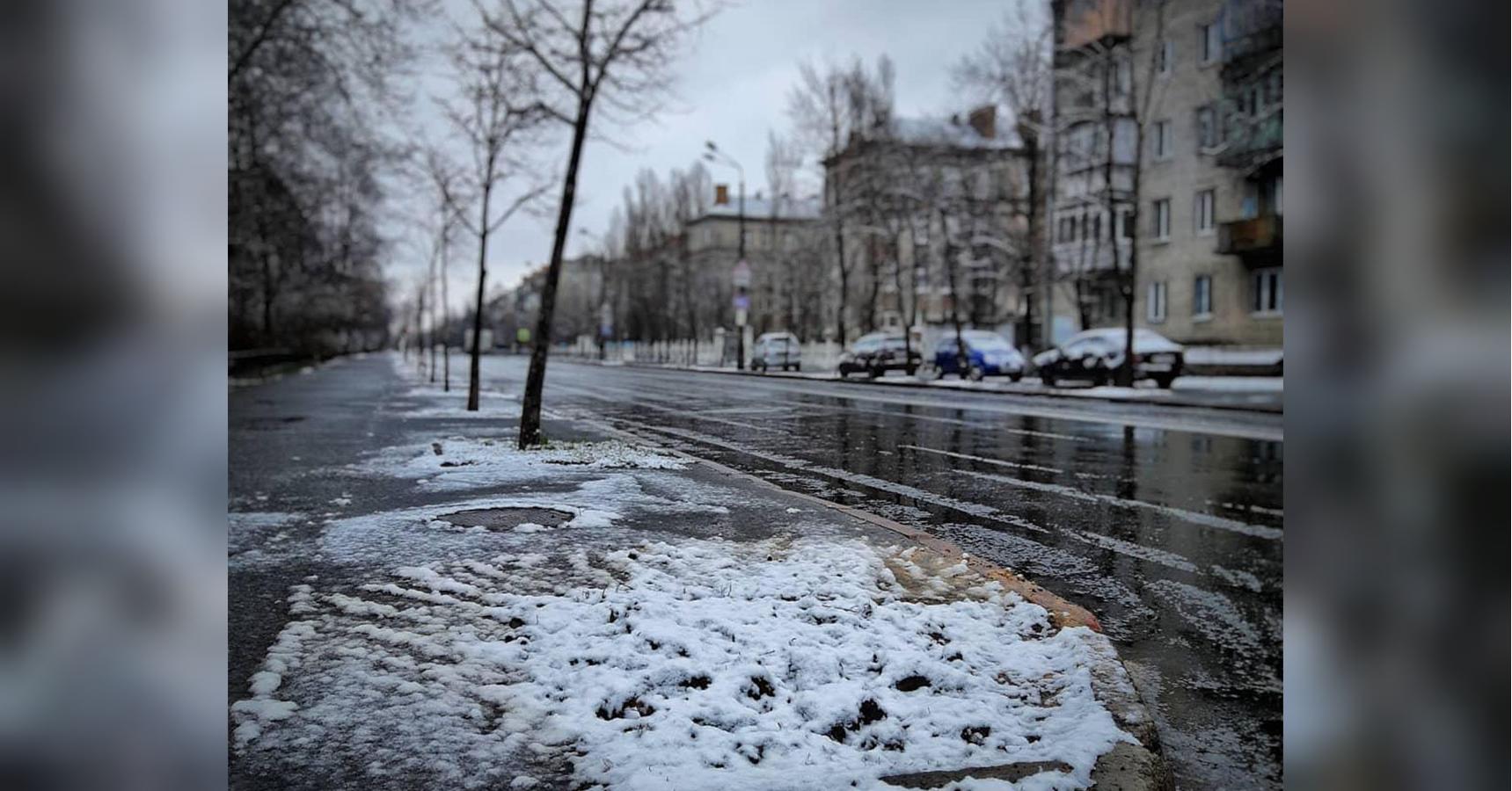 Снегопад весной. Снег весной в городе. Мокрый снег Весна. Мокрый снег весной. Весна в городе снег.