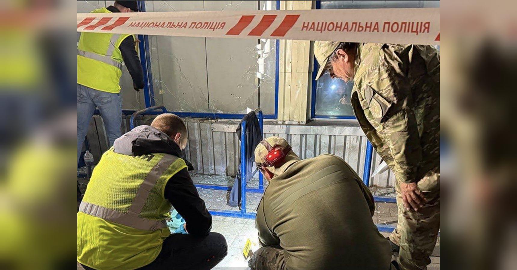 В Житомире мужчина бросил гранату возле супермаркета: ранены шесть человек