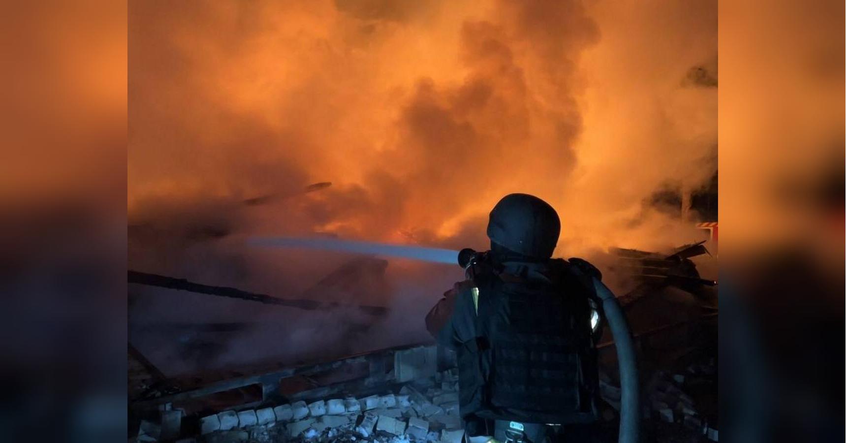 Сотни тонн посолнечного масла вылились на дороги Днепра после удара оккупантов