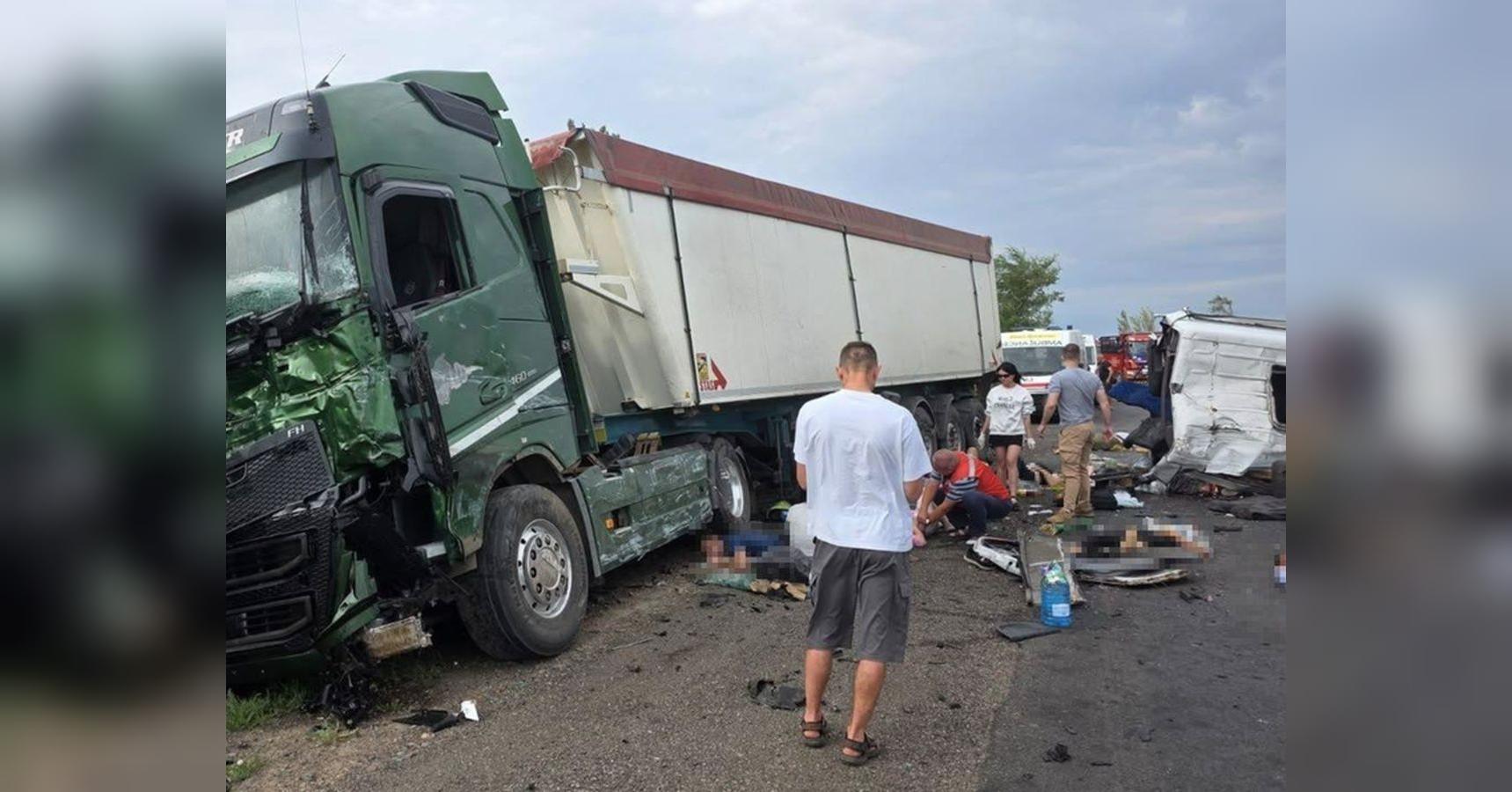 Ехали на отдых семьями: возросло число жертв масштабной автокатастрофы в Николаевской области
