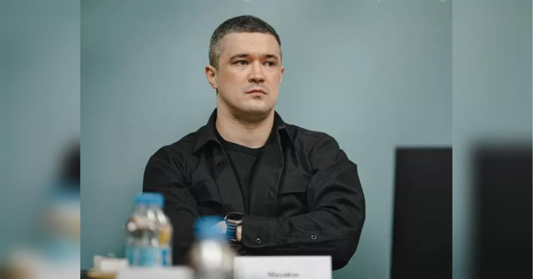 Уволенный министр обороны призывает к выборам в военное время, чтобы «затянуть голосование» за Хмару